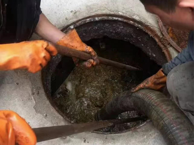 水城清理化粪池时如何避免沼气的危害?